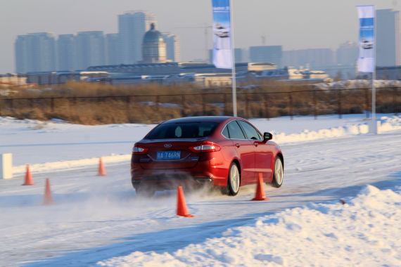 冰雪体验新蒙迪欧