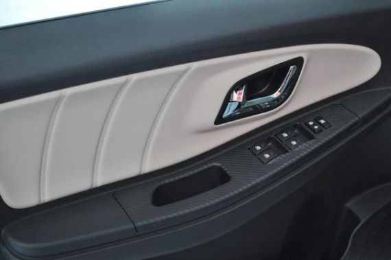 内饰仿皮材料覆盖