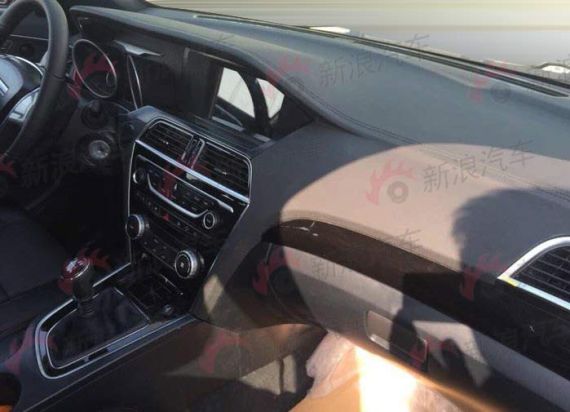 猎豹CS10量产车型实拍谍照 配2.0T发动机