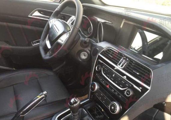 猎豹CS10量产车型实拍谍照 配2.0T发动机