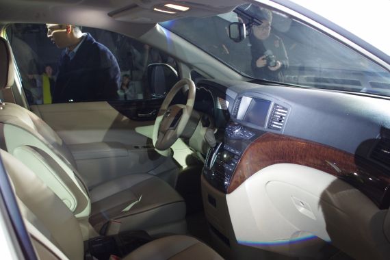 2015款东风日产贵士内饰