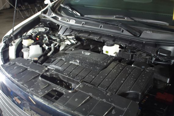 2015款东风日产贵士引擎舱