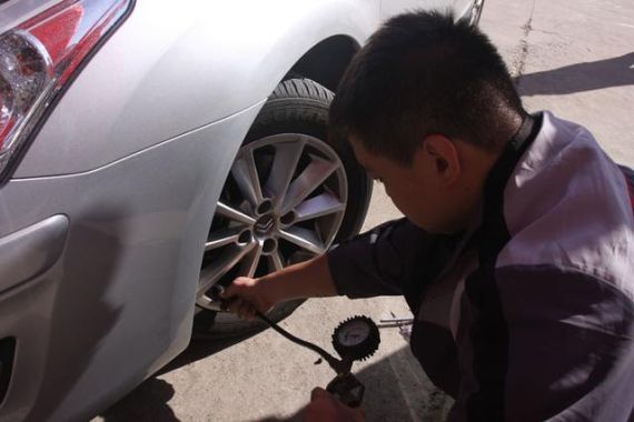 春节自驾防抛锚 出行前检查