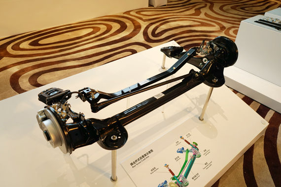 速腾耦合杆式后悬架