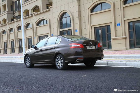 东风标致408 1.2T车型上市 售价15.17万