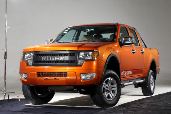 2015款龙威皮卡外观