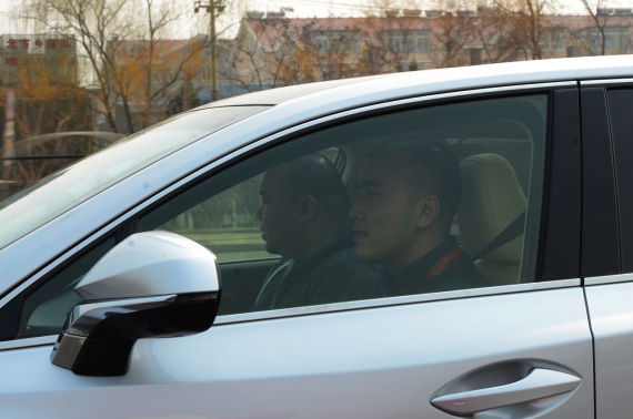 新浪汽车车致主任吕凡(Mr.B)倾情助力试驾活动