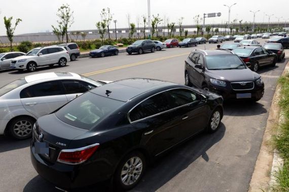 停车被堵找不到车主怎么办 