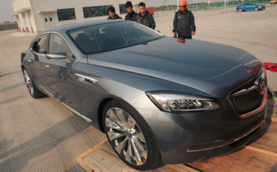 众人关注下，别克Avenir概念车驶出木箱，真正落地上海