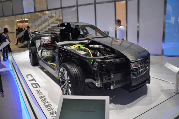 凯迪拉克CT6及CT6 PHEV亮相上海车展