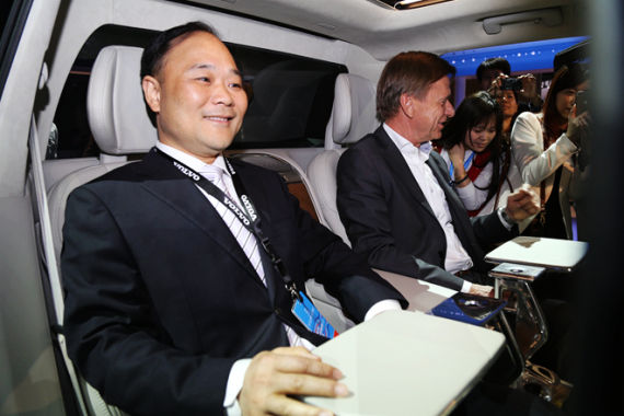 吉利集团董事长李书福体验四座版XC90