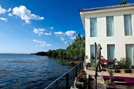 洱海浩荡汪洋，烟波无际