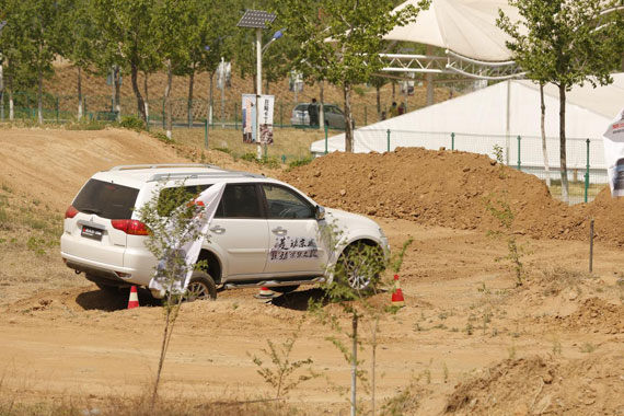顺利爬上最后一个陡坡