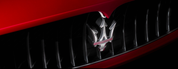 玛莎拉蒂GranCabrio MC百年纪念版车标特写