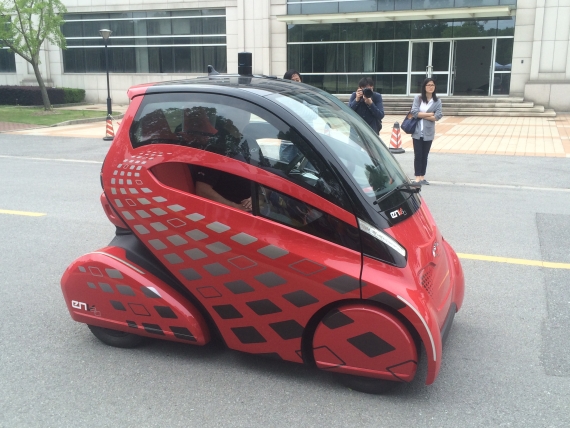 带有自动驾驶功能的EN-V2.0 车顶装有360°全景雷达