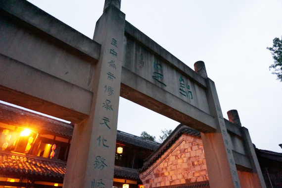 锦里是成都的代名词 作为成都的常客，此前也未曾来过