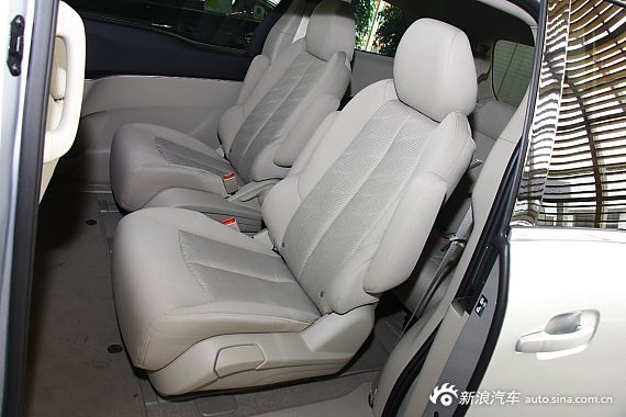 2014款GL8 2.4L CT豪华商务舒适版到店实拍