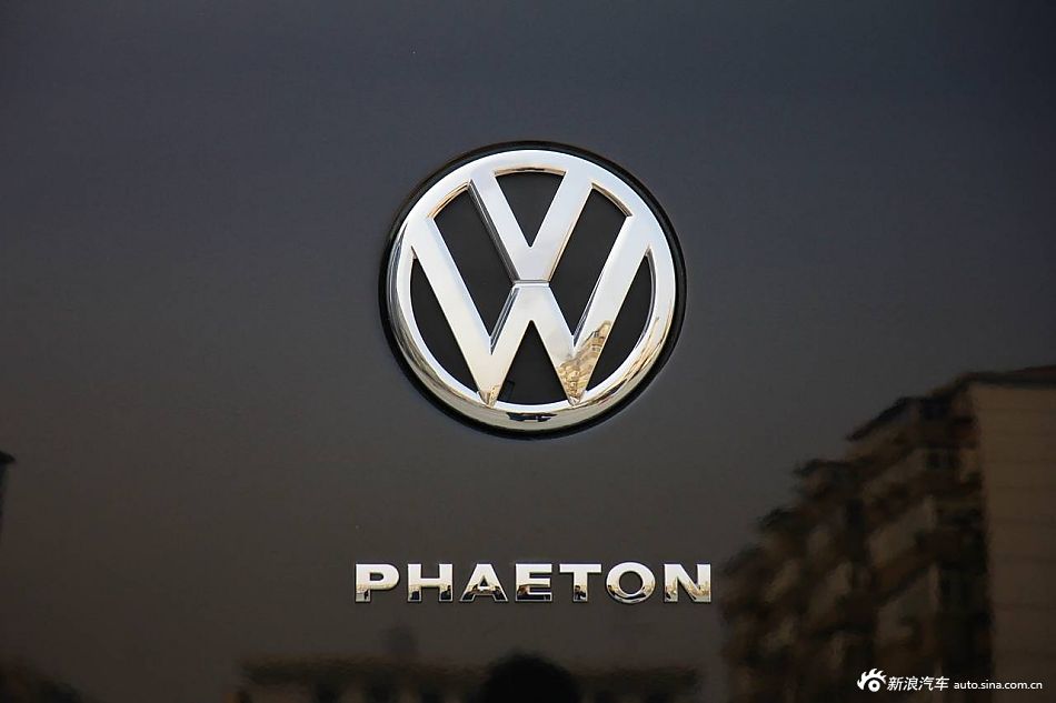 2014款辉腾3.0L自动商务型到店实拍