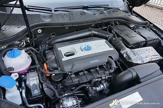 2015款一汽大众迈腾到店实拍