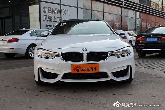 2014款宝马M4双门轿跑车
