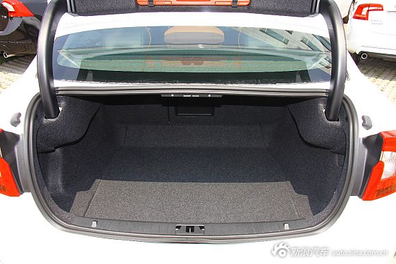 2015款沃尔沃S60L 2.0T T5 智驭版到店实拍