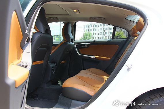 2015款沃尔沃S60L 2.0T T5 智驭版到店实拍
