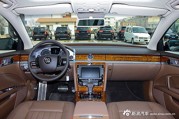2014款辉腾3.0L自动商务型到店实拍