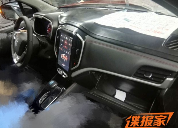 中控配大屏 曝新款华晨中华V3内饰谍照 