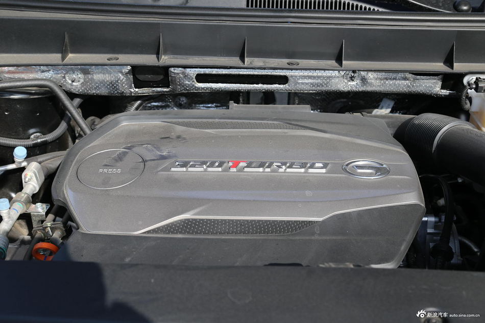 2017款传祺GS8 2.0T自动两驱尊贵版320T