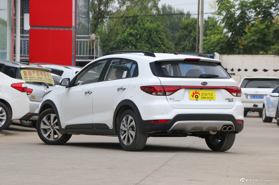 4月新车比价起亚kxcross85折起
