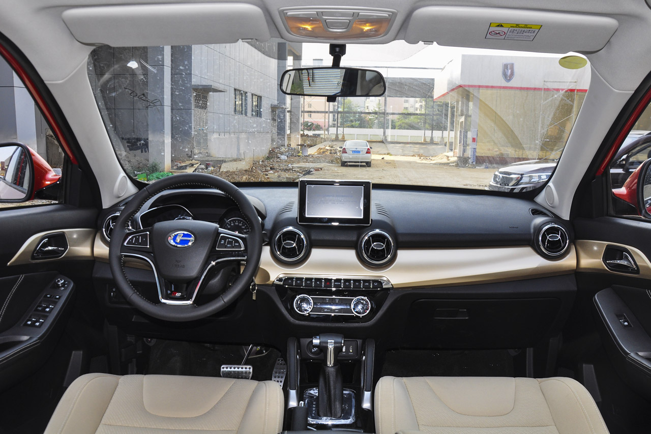 2016款昌河q35 1.5l自动精英炫智版