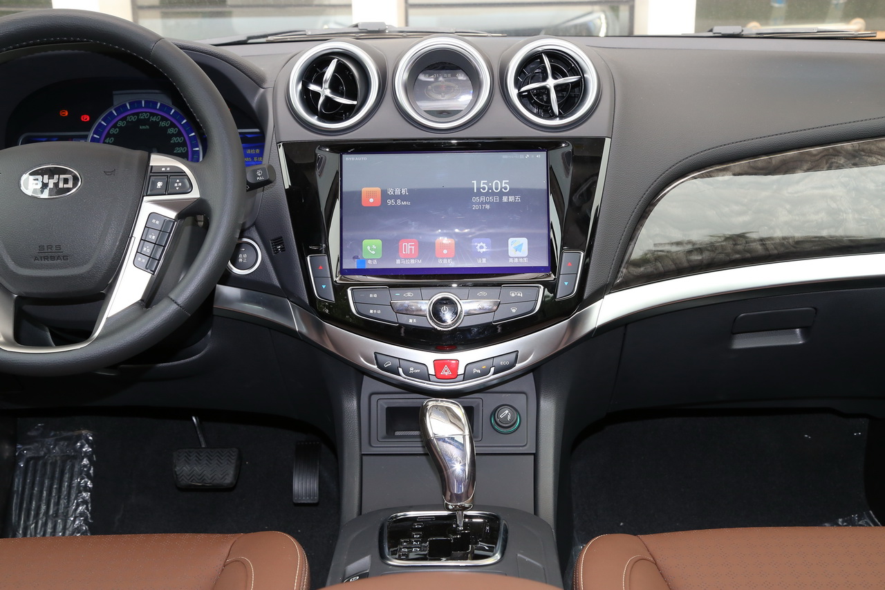 2017款比亚迪s7 2.0t自动豪华型