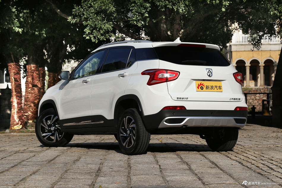 2016款宝骏510手动基本版（白）