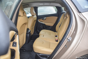 【沃尔沃v40空间图片】沃尔沃v40空间高清实拍图 -新浪汽车