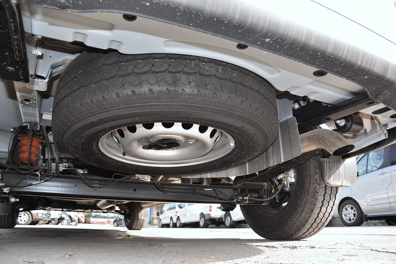 2017款新全顺2.0t中轴中顶汽油gas 5/6座kombi国5