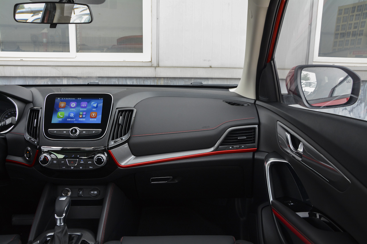 2017款长安cs55 1.5t自动炫色型