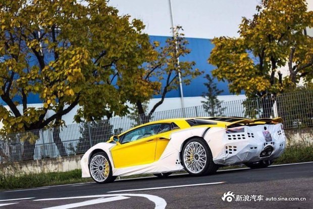 Aventador S低伪装实车曝光