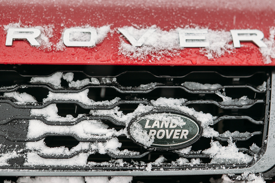 半米积雪也不怕 冰雪体验路虎揽胜极光
