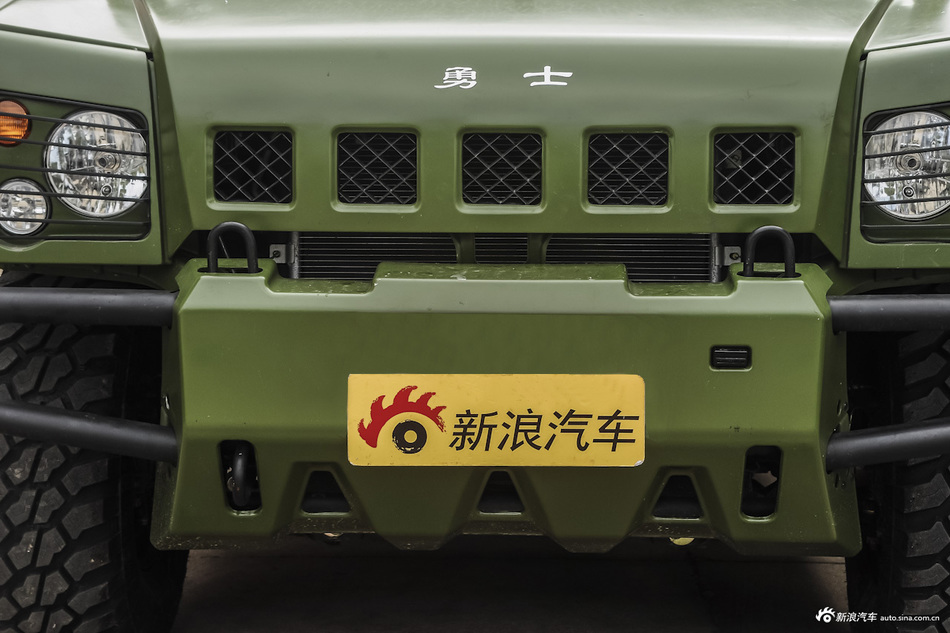 2013款 勇士 2.7L 三门四驱汽油版