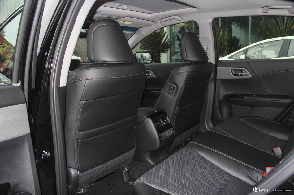 2016款雅阁混动2.0L自动锐领版