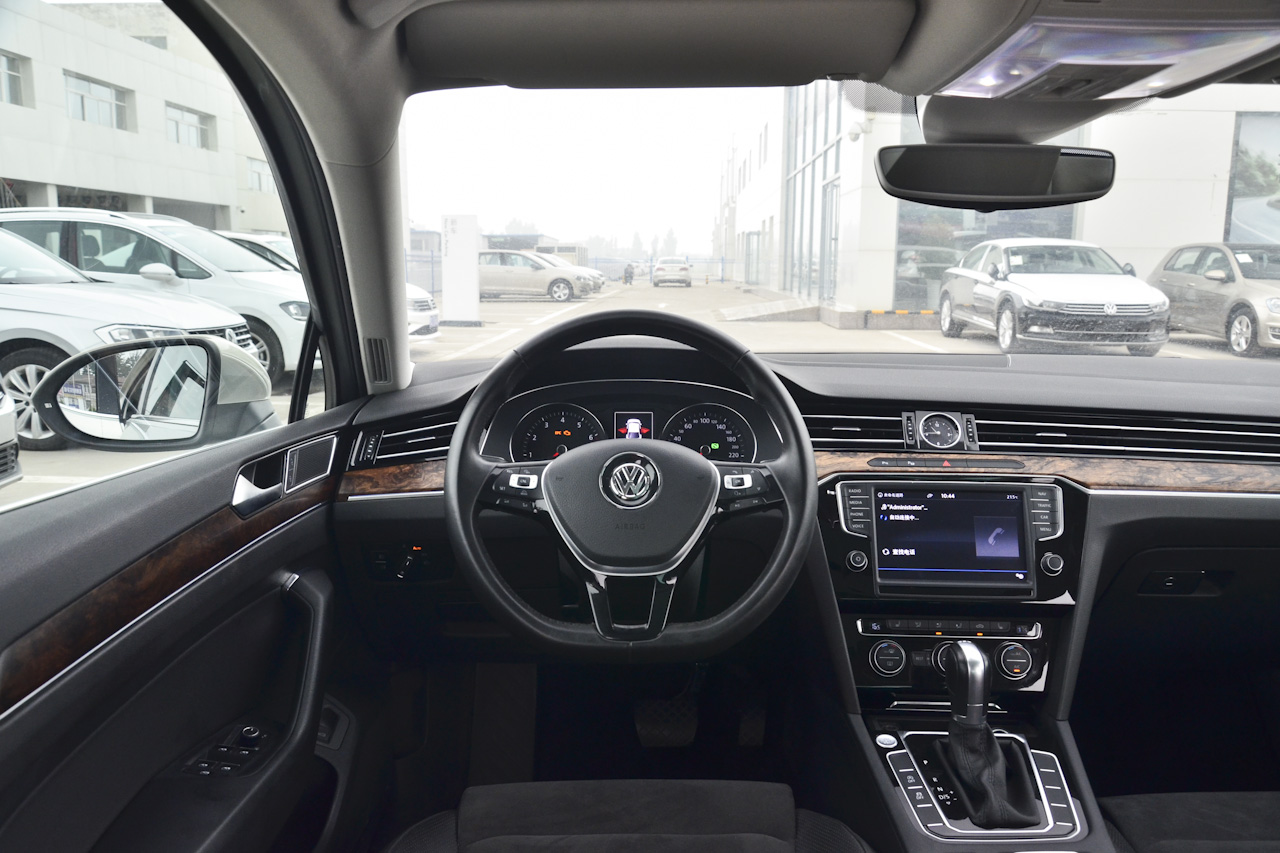 2017款迈腾2.0t自动380tsi dsg豪华型