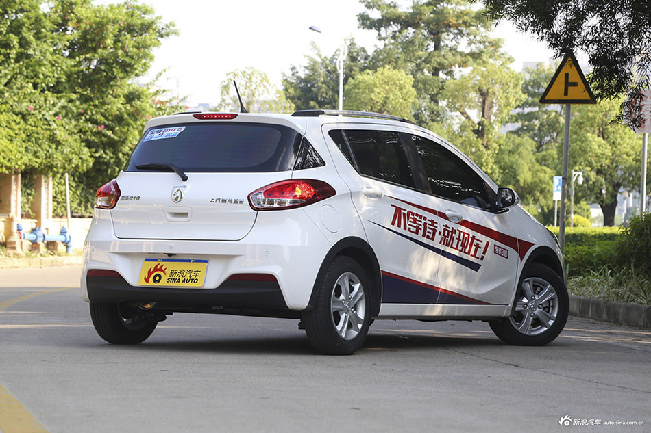 2016款宝骏310 1.2L手动豪华型
