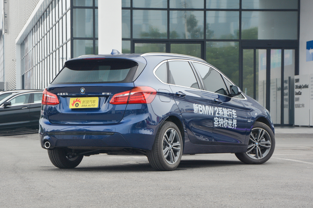 2018款宝马2系旅行车218i 1.5t自动尊享型运动套装