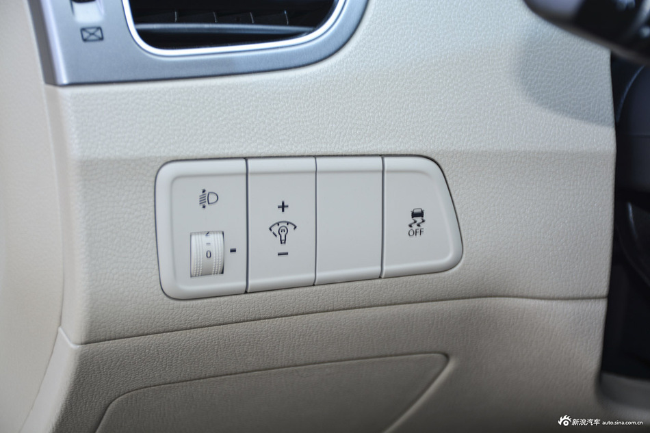 2016款朗动 1.6L自动尊贵型