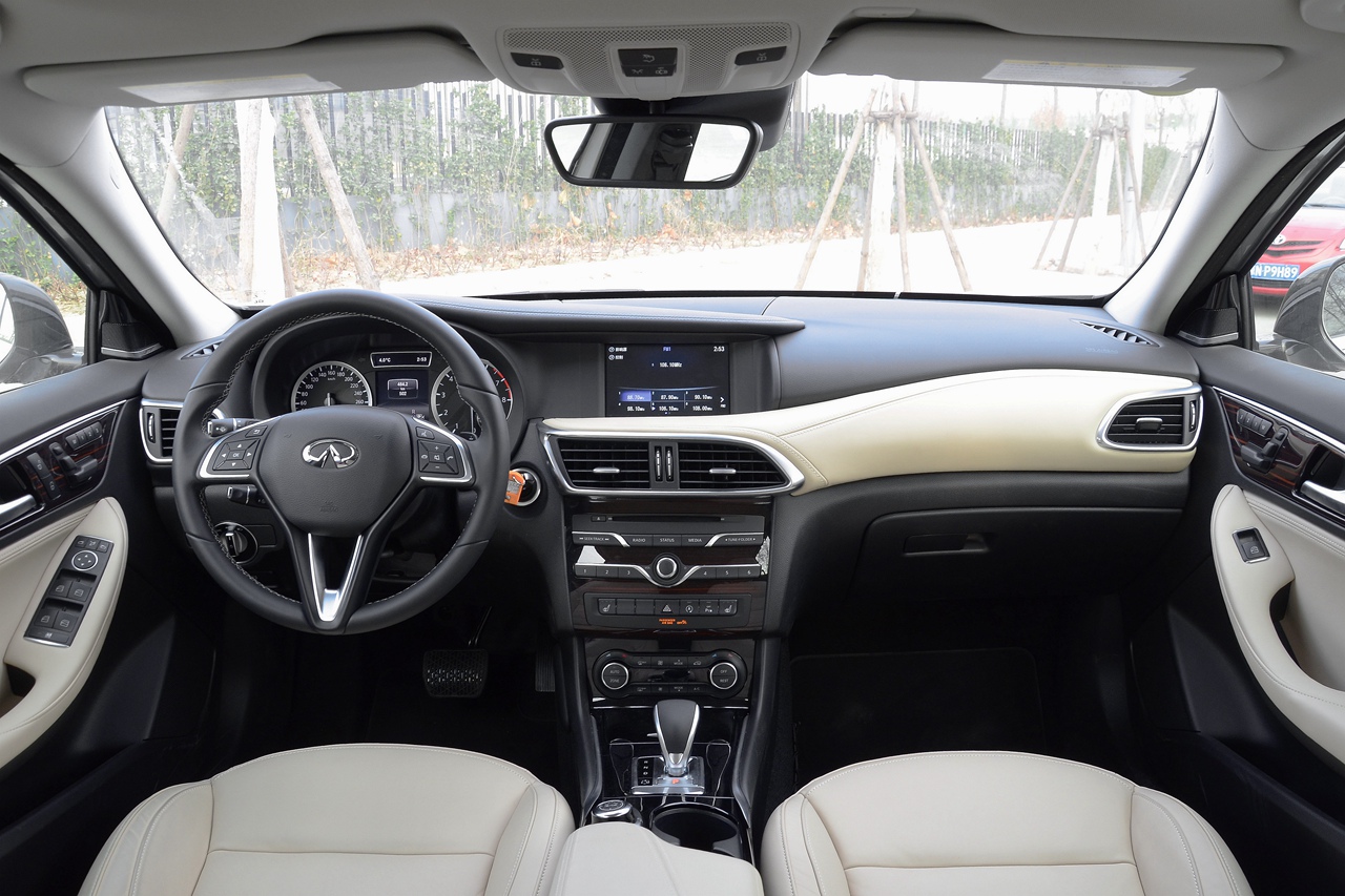 2017款英菲尼迪qx30 2.0t自动四驱极限版