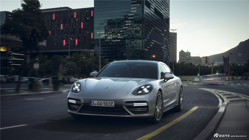 全新Panamera Turbo S E-Hybrid 行政加长版
