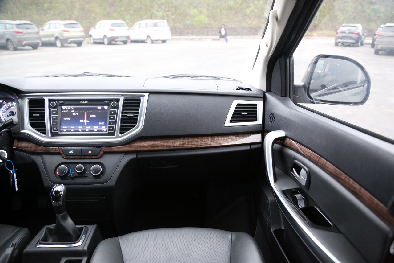 2016款北汽幻速h618l手动豪华型m18a