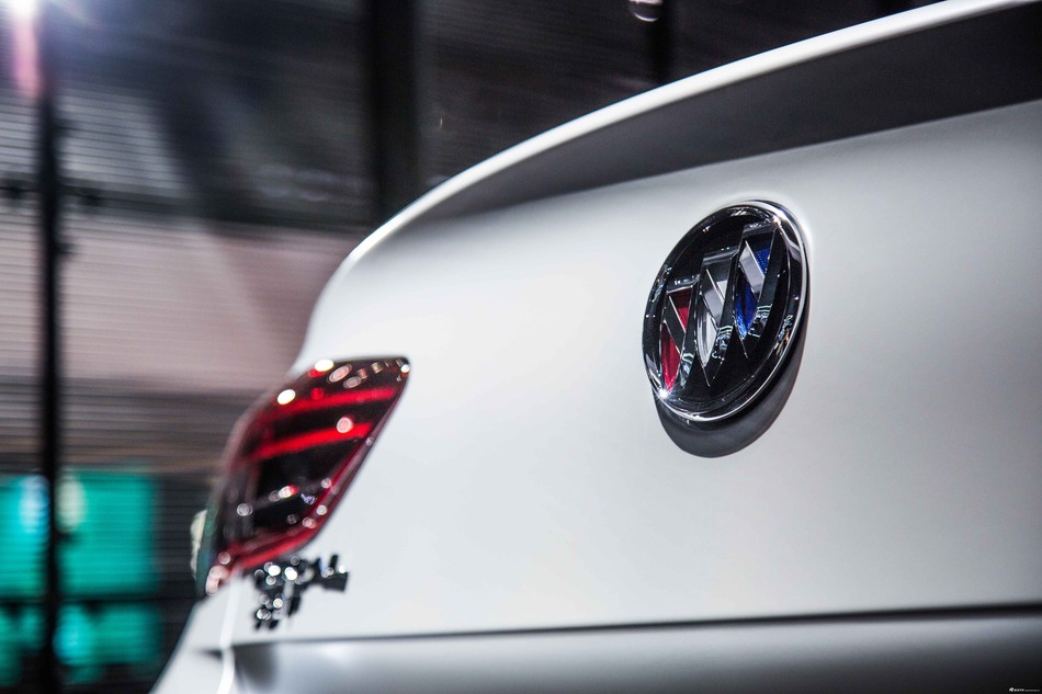 颜值爆表/配9速变速器 全新君威让别克迷尖叫