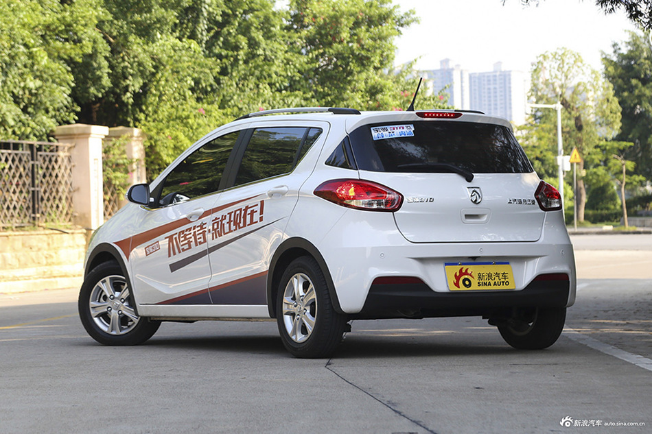 2016款宝骏310 1.2L手动豪华型