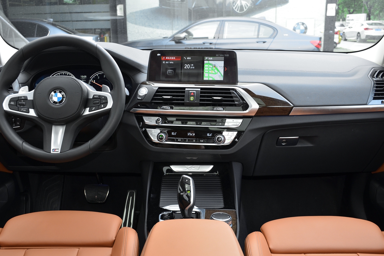 2018款宝马x3 xdrive30i 尊享型 m运动套装_综合图/外观图/内饰图